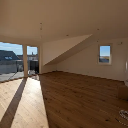 Bezugsfertig - ansprechende 4 Zimmer Erstbezugs-Dachgeschoss-Wohnung mit traumhaftem Ausblick im Ortszentrum Hallwang! - Bild 2
