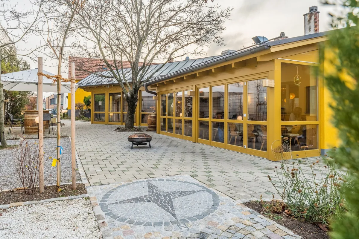 GEWERBLICHE NUTZUNG als GASTHAUS / HEURIGER oder für BAUTRÄGER im WEINORT SOOSS - Bild 1