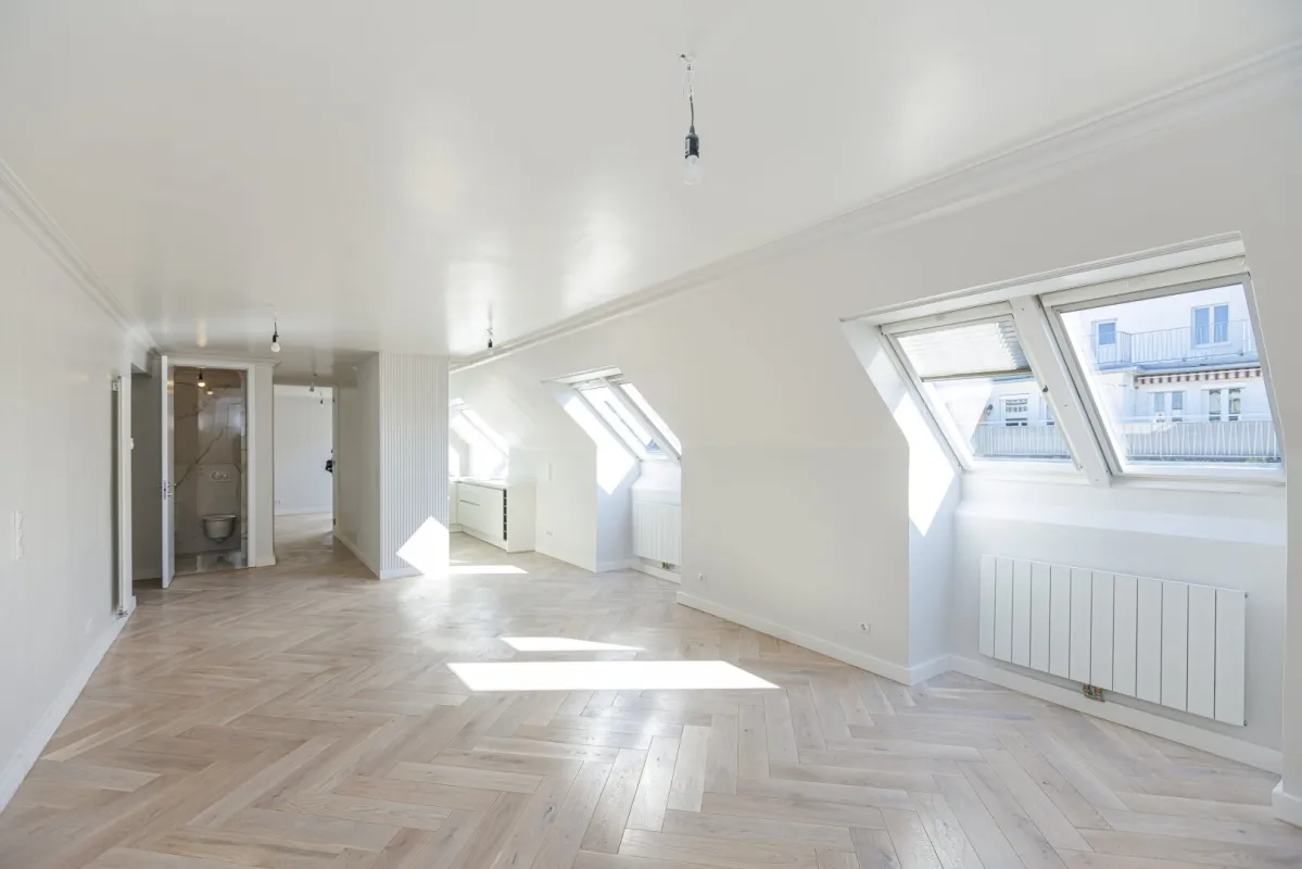 Klassische 74m² sanierte Dachgeschosswohnung – Helle, stilvolle Wohnoase in 1040 Wien - Bild 1