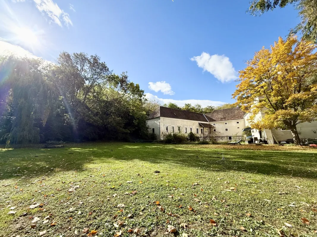 Herrschaftlicher Dreikanthof im Weinviertel - Bild 1