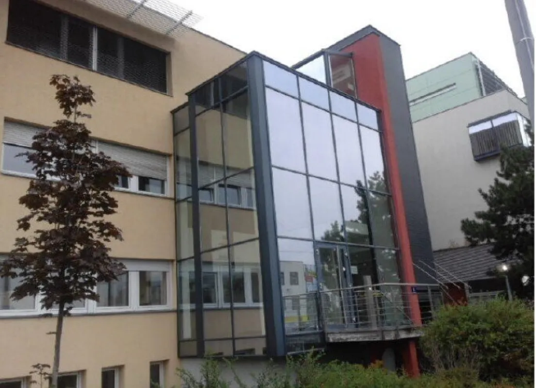 Büro in modernem Bürohaus, nahe U1 - Bild 1