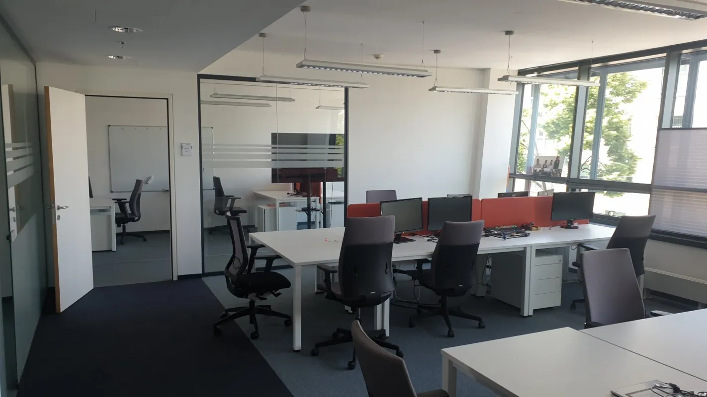Büro in modernem, energieeffizientem Bürohaus, U-/S-Bahn-Anbindung, Stellplätze - Bild 1