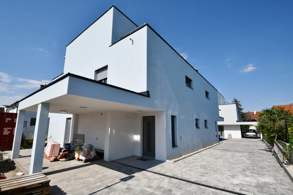 Erstbezug - Exklusive Doppelhaushälfte mit Garten und Terrassen in Traumlage - Bild 1