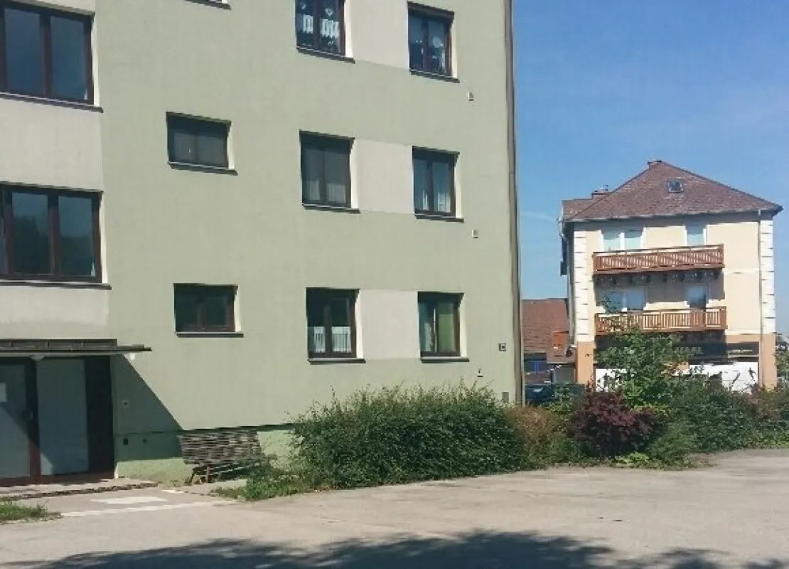 Unbefristete 2-Zimmer-Wohnung mit Balkon in Hainfeld - Bild 1