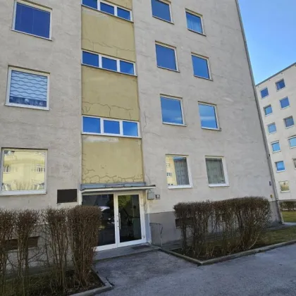 UNBEFRISTETE 3-Zimmer-Wohnung mit schöner Loggia - Bild 2