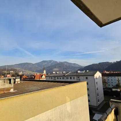 Unbefristete 3-Zimmer-Wohnung mit Loggia und schönem Ausblick!! - Bild 2