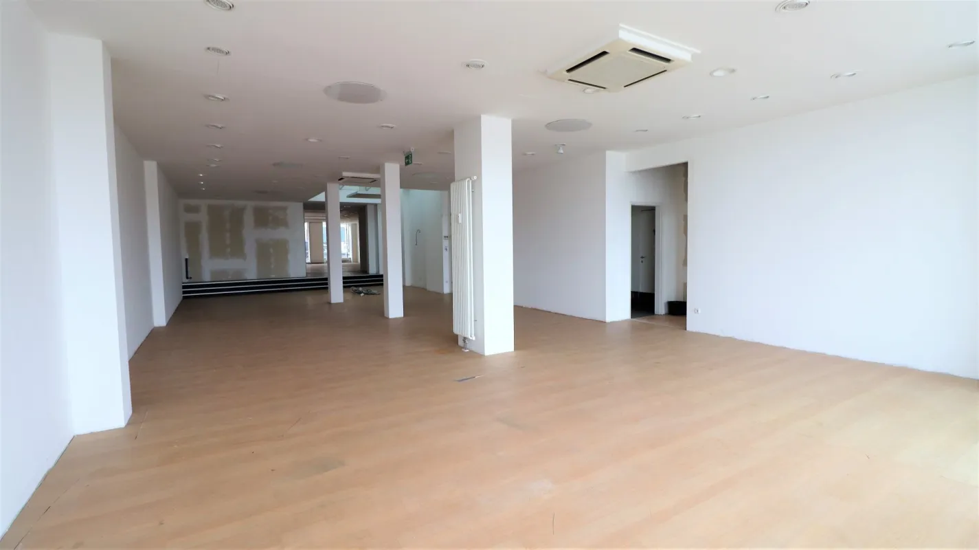 Erleben Sie Einzelhandel im Herzen von Mattighofen, zentral gelegenes Geschäftslokal - zu Vermieten - Bild 1