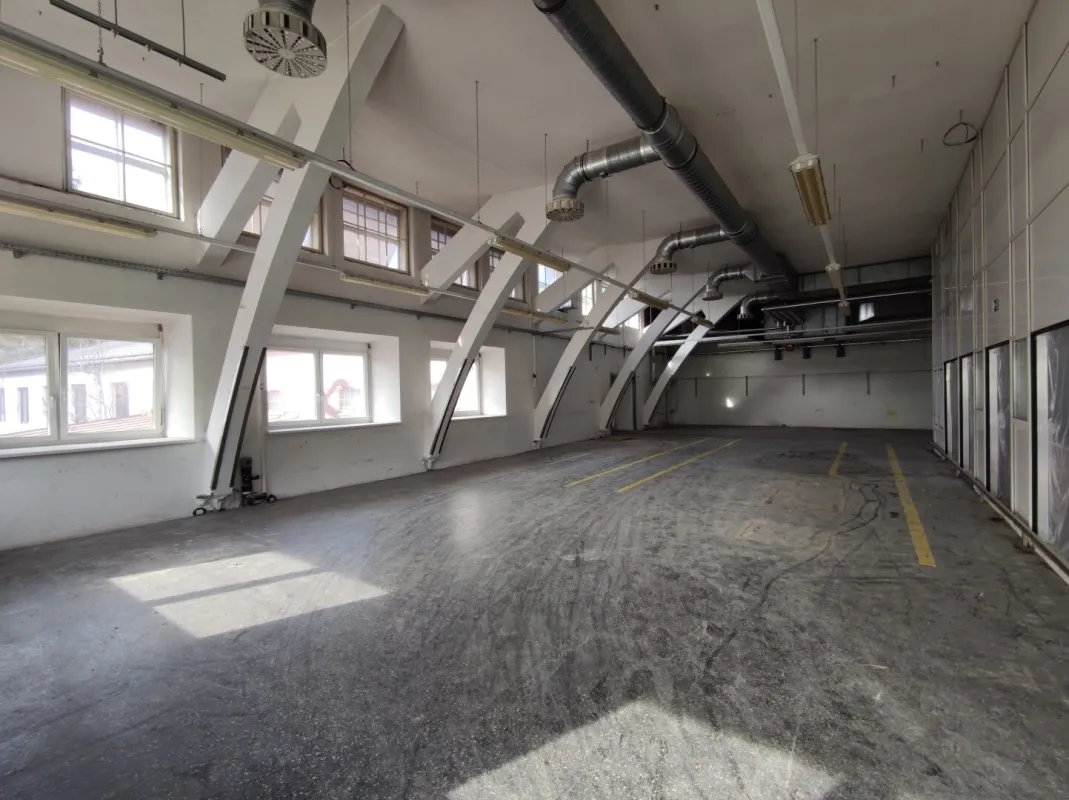 MIETE: Halle - 128m² mit Büro und Lagerfläche in Kramsach - Bild 1