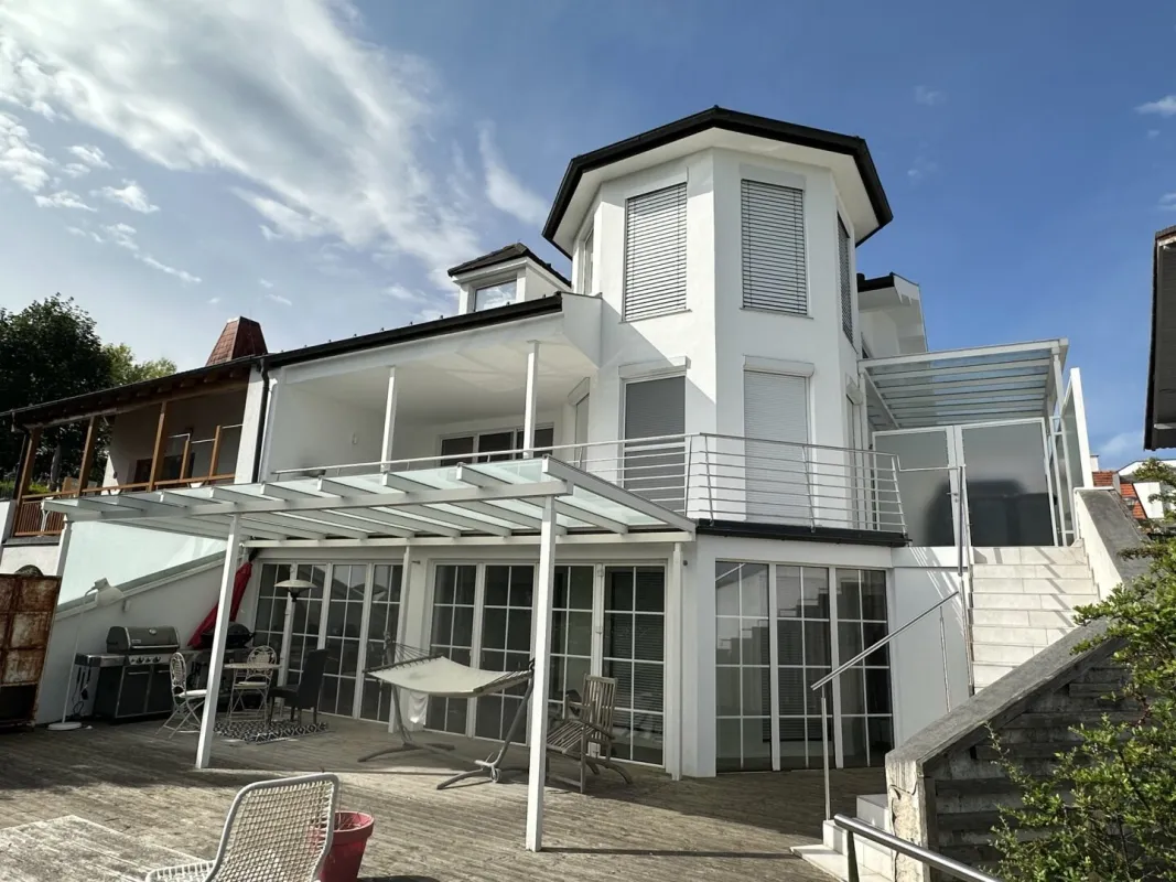 UFERPARZELLE – Großzügiges Seehaus mit Gästewohnung & Sauna auf Pachtgrund zu verkaufen - Bild 1