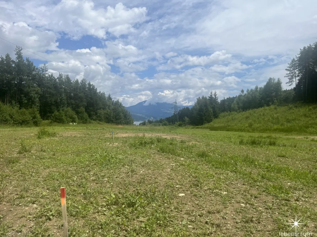 An neuer Siedlung angrenzend. Alleinlage mit Seeblick und Wald - Seeboden/Lurnbichl. - Bild 1