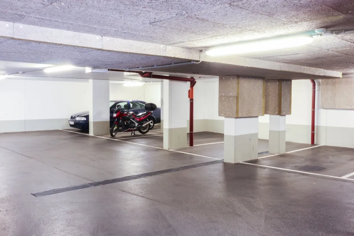 Motorrad-Garagenplatz in der Peitlgasse - Bild 1
