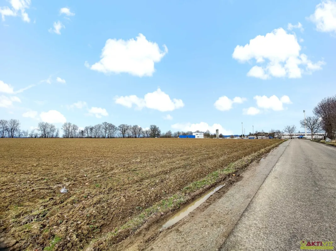 Großes Betriebs-Baugebiet direkt an der Autobahn A8! - Großes Potential als Pacht oder Baurecht. - An der Grenze zu DE. - Bild 1
