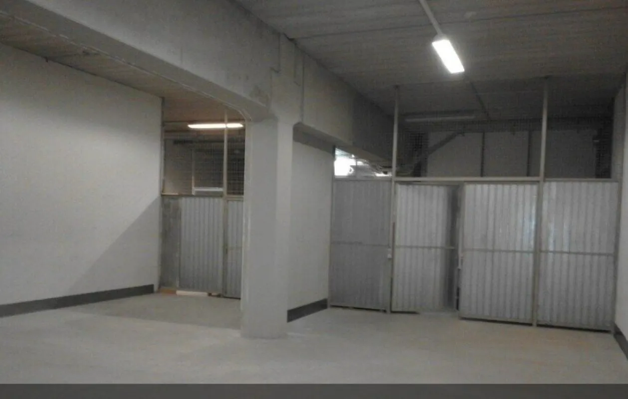 Gewerbeobjekt: Lager im EG mit 46 m² + Büro im 2.OG mit 55 m², Stellplätze - Bild 1