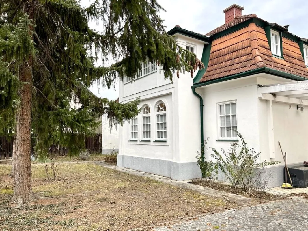 Stilvolles Jahrhundertwendehaus mit Charme, großen ebenen Garten und Altbaumbestand - Bild 1
