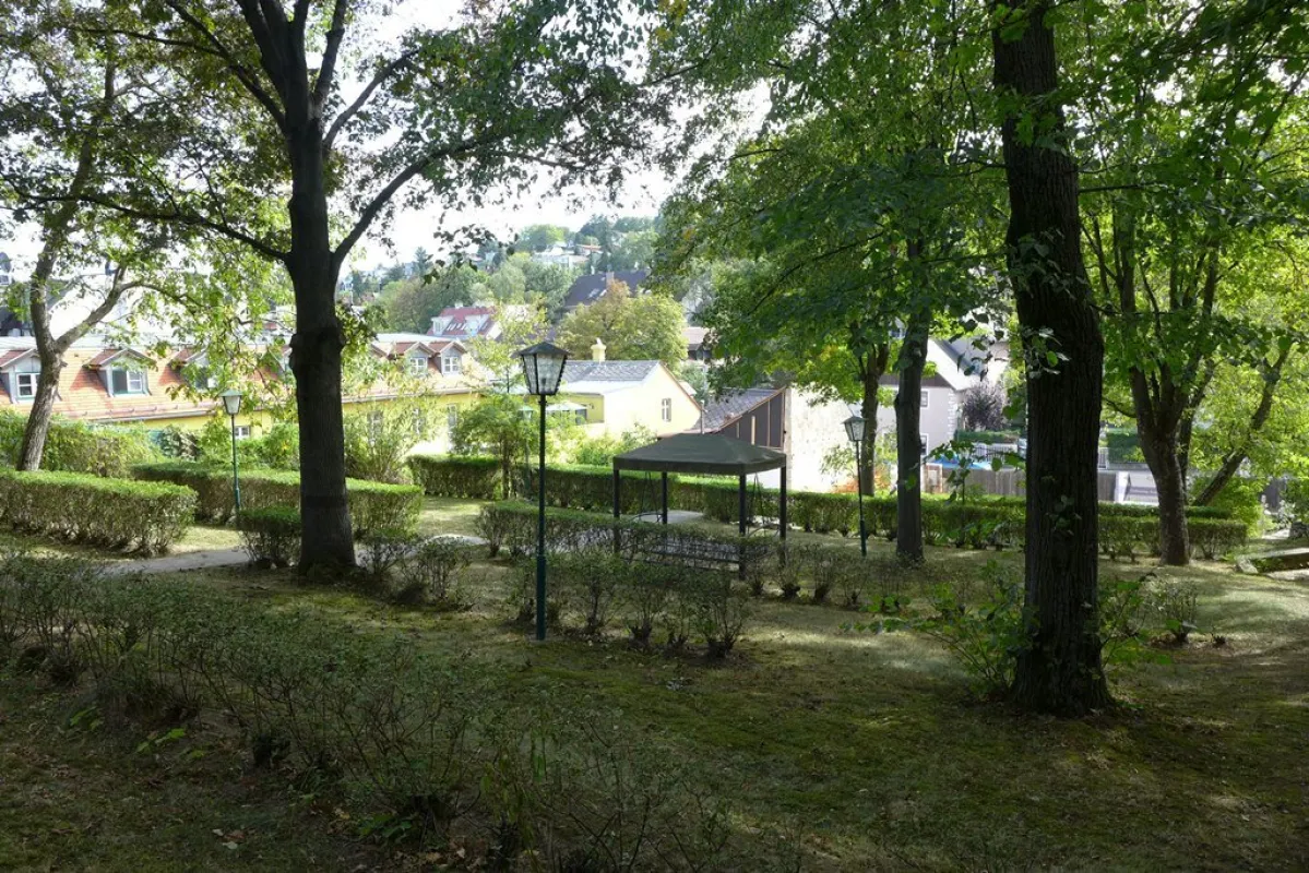 Interessante Villenliegenschaft mitten in Neustift! - Bild 1