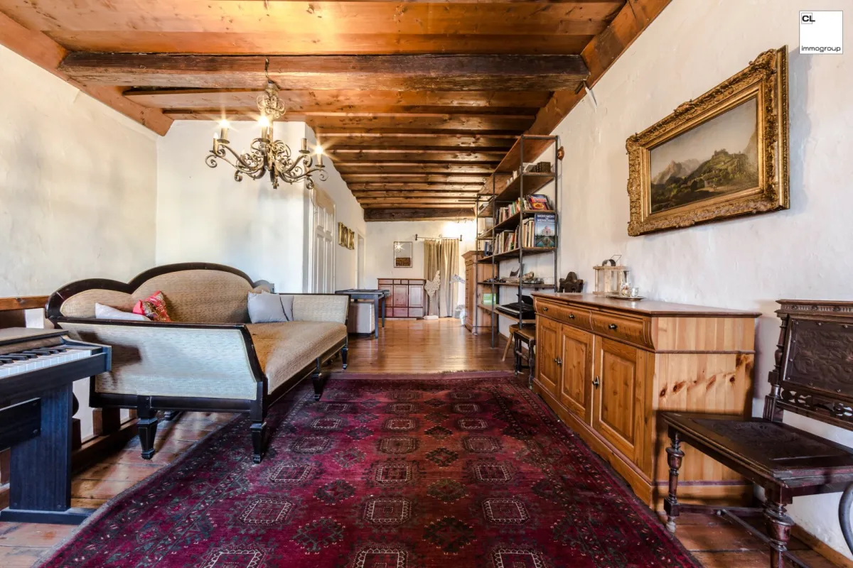 Mannigfache Nutzungsmöglichkeiten! Anwesen in Neumarkt am Wallersee - Bild 1