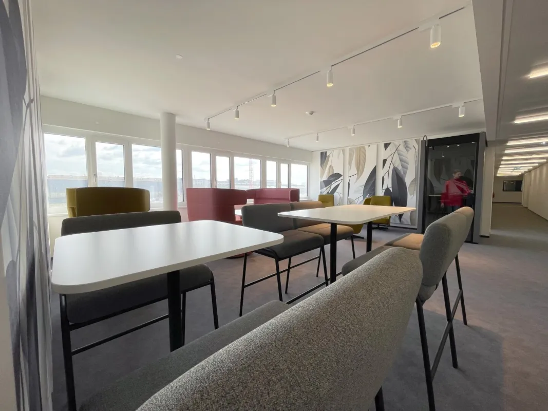 Effiziente Bürofläche im 4.OG mit 447m² im Central Hub TwentyOne zu mieten - Bild 1