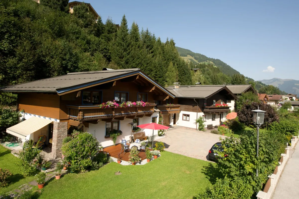 ZWEI LANDHÄUSER mit touristischer Nutzung in Viehhofen / Saalbach - Bild 1