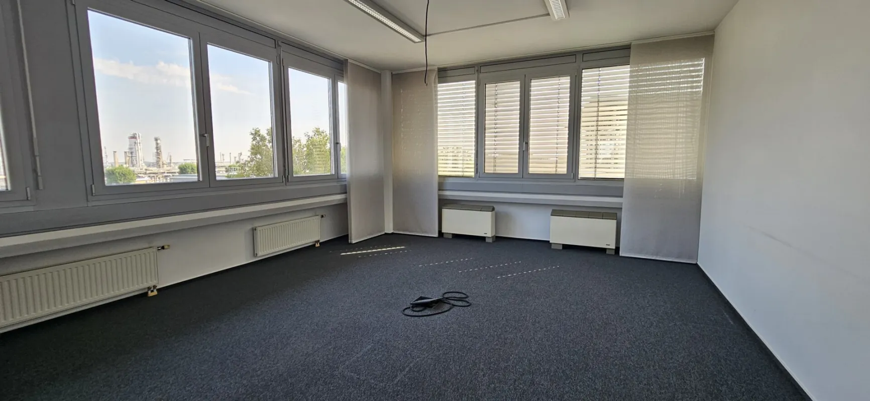 697m² Bürofläche im Concorde Business Park | 18 Büroräume + Besprechungsraum (COF13+14) - Bild 1
