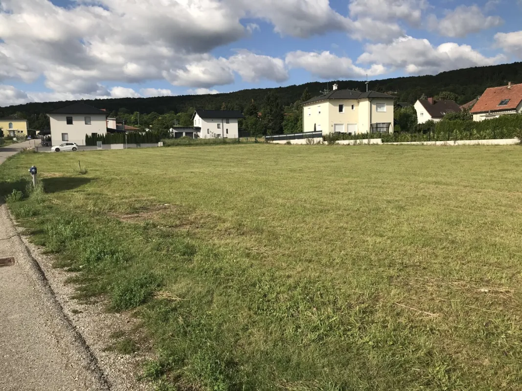 Attraktives Baugrundstück in ruhiger Lage für Ihr Traumhaus! - Bild 1