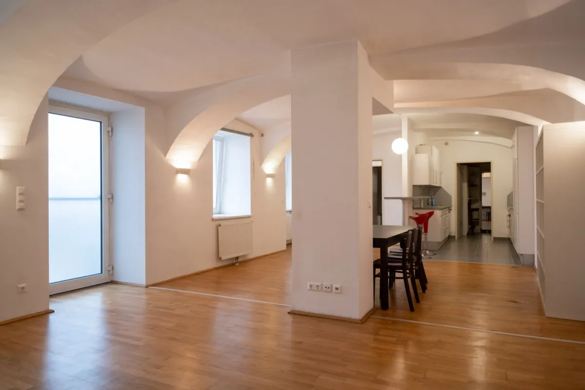 Barrierefreie Wohnung mit Gartenterrasse beim Schottenring - Bild 1