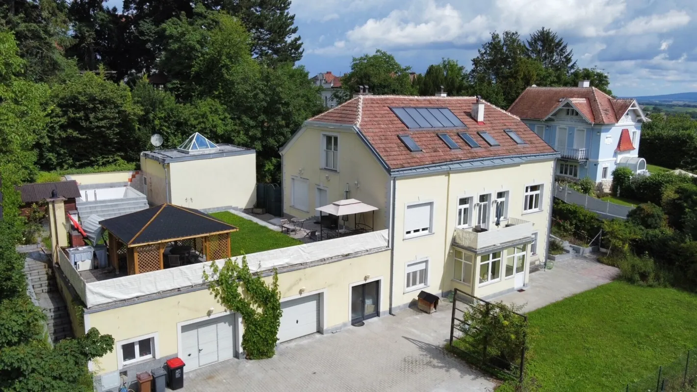 Jahrhundertwendehaus im Villenviertel – Waldrandlage, zentrumsnah, mit Sauna, Pool, Garagen und bester Anbindung - Wohnen und Arbeiten im Kurort - Bild 1