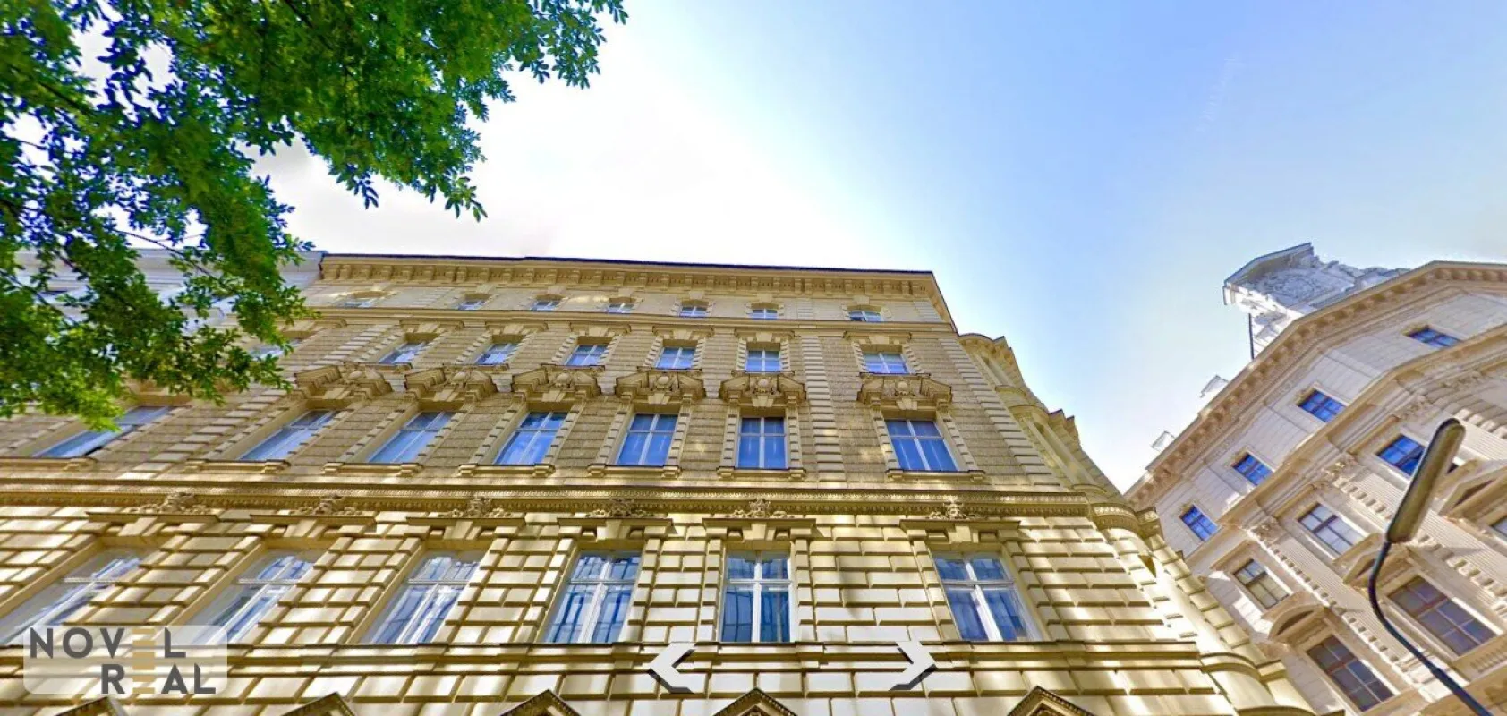 Zauberhafte Dachgeschoßwohnung mit Dachterrasse nahe des Börseplatzes - Bild 1