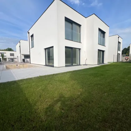 PROVISIONSFREI - Nur noch 1 Haus verfügbar - Neubau - Modernes Haus mit Pool - Belagsfertig - Bild 2