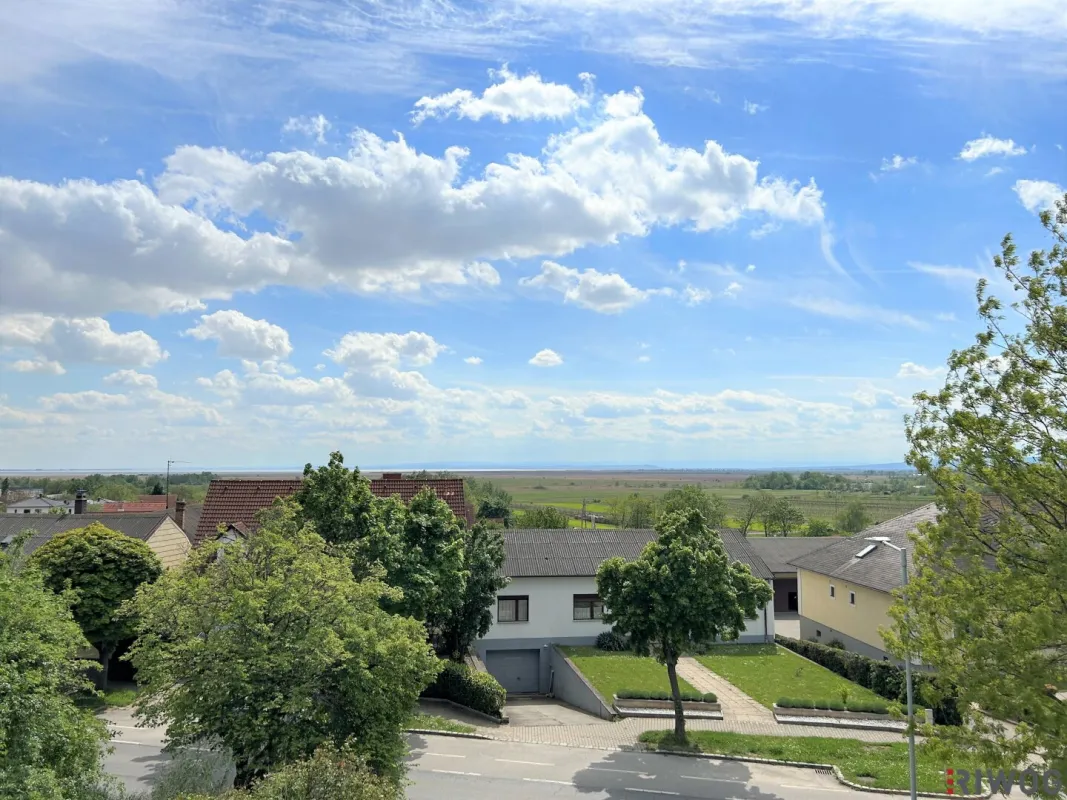 Einfamilienhaus mit Weitblick - ca. 1.130m² Grundstücksfläche - Nähe: Strandbad Neusiedl am See und Mole West - Bild 1