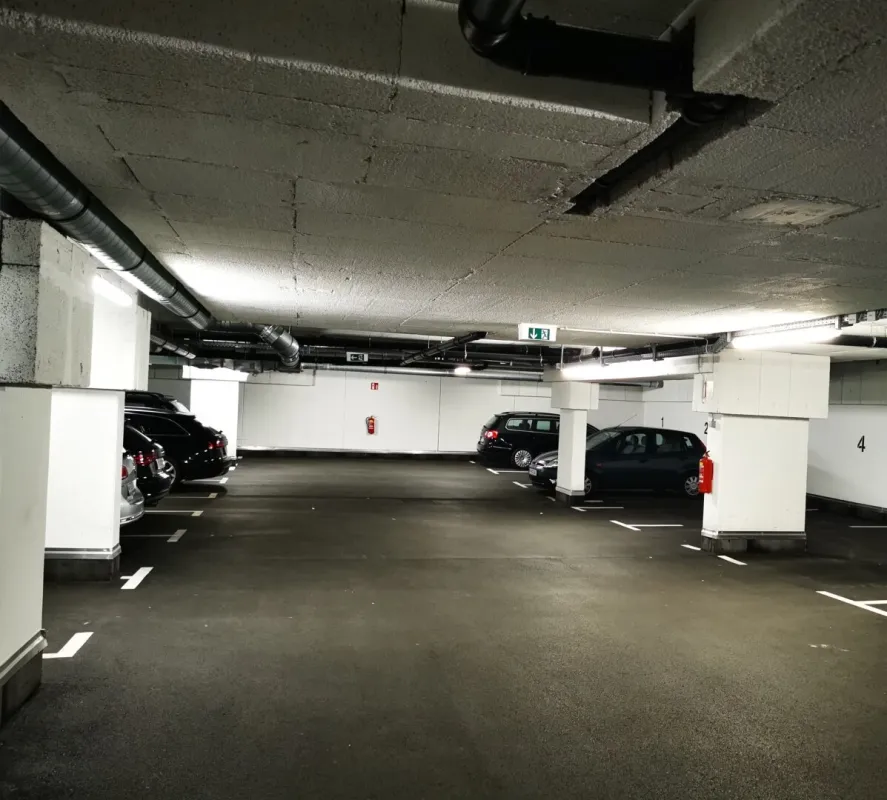 Parkplatz im Wohnhaus 400m von U1 Kagraner Platz - Bild 1