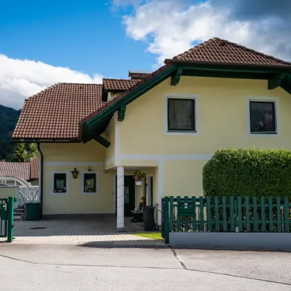 Ein-Zweifamilienhaus mit Swimmingpool, XXL-Terrasse, Doppelgarage, einzigartigem Grimmingblick und Zweitwohnsitzgenehmigung - Bild 2