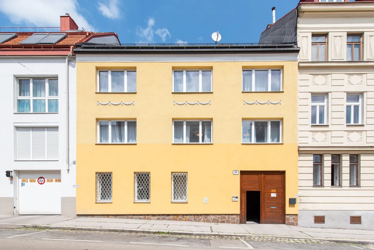 Charmantes Zinshaus mit märchenhaftem Dachgarten - Bild 1