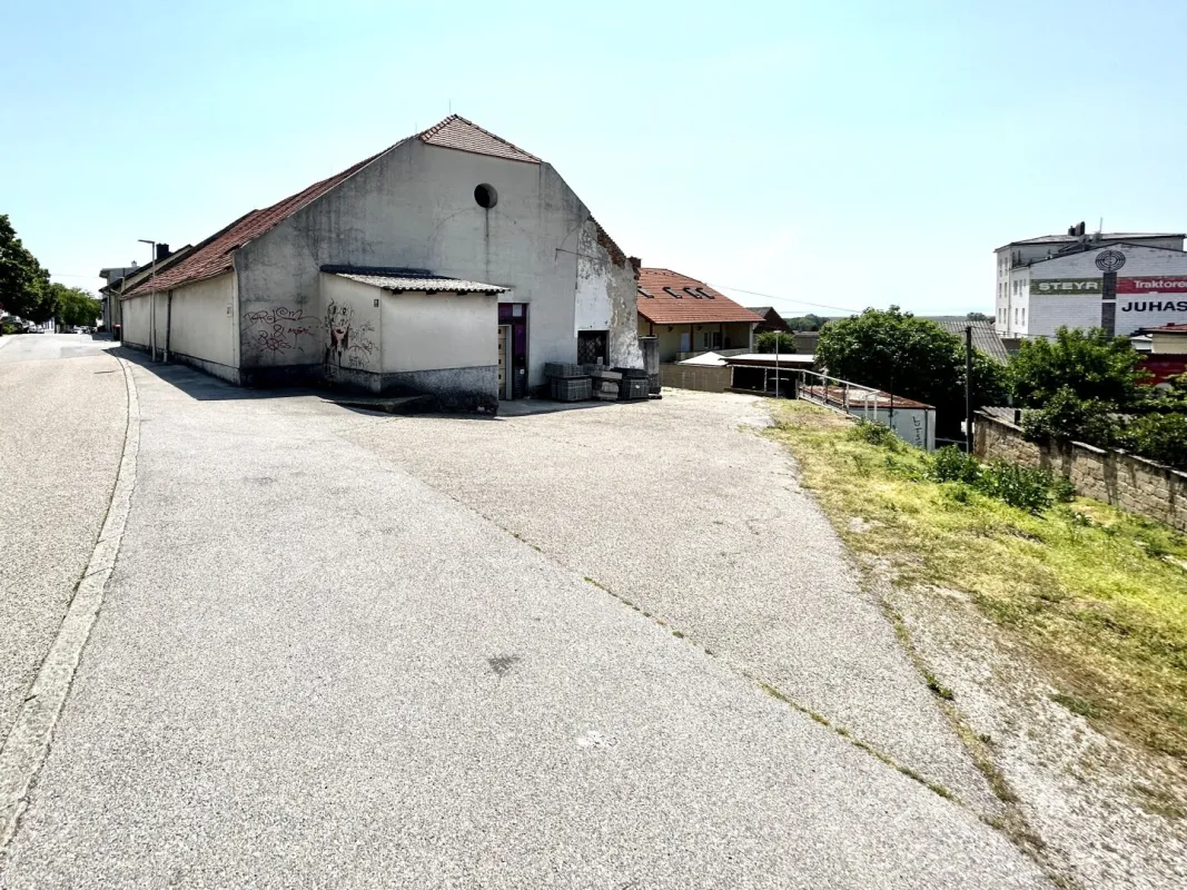 Großes Baugrundstück mit Altbestand in Neusiedl am See * Seeblick - Bild 1