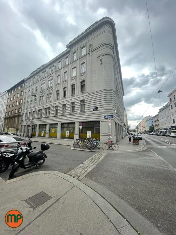 Kreative Herausforderung: renovierungsbedürftige Perle mit unendlichem Potenzial in der Belle Etage eines Gründerzeithauses - Bild 1