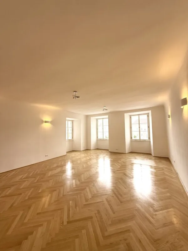 Generalsaniertes, wunderschönes Büro - Arbeiten im Palazzo/Weinviertel ! - Bild 1