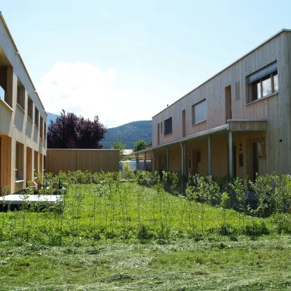 Feldkirch Gisingen Guldenäcker - Vollholz Reihenhaus mit 5 Zimmer, Garten und Carport, Top Lage, kurzfristig beziehbar - Bild 3