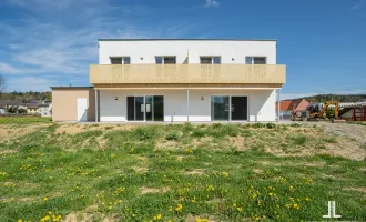 PROVISIONSFREIER ERSTBEZUG - Moderne Doppelhaushälfte mit über 500m2 Garten!