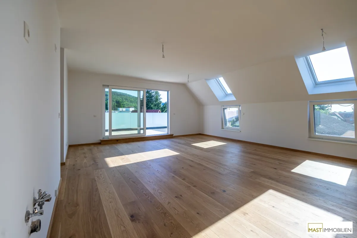 *DACHGESCHOSS* Traumhafte 5-Zimmer Wohnung mit Terrasse! - Bild 1