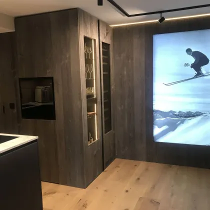 Direkt in Kitzbühel: Außergewöhnliches Stadt-Domizil im exklusiven Chalet-Stil. - Bild 3