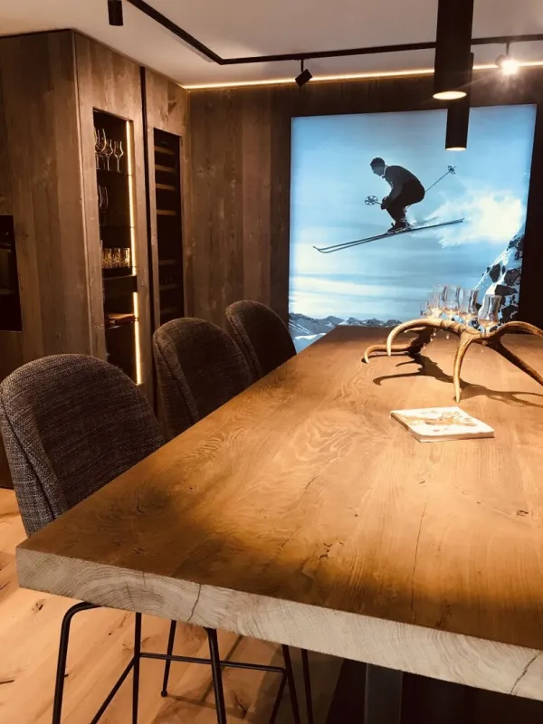 Direkt in Kitzbühel: Außergewöhnliches Stadt-Domizil im exklusiven Chalet-Stil. - Bild 1