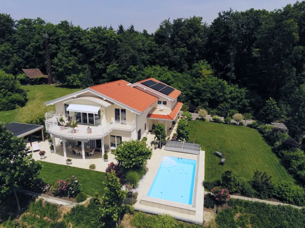 Prächtiges Landhaus mit Poolanlage, eingeräumtes Wohnrecht für 15 Jahre - Bild 1