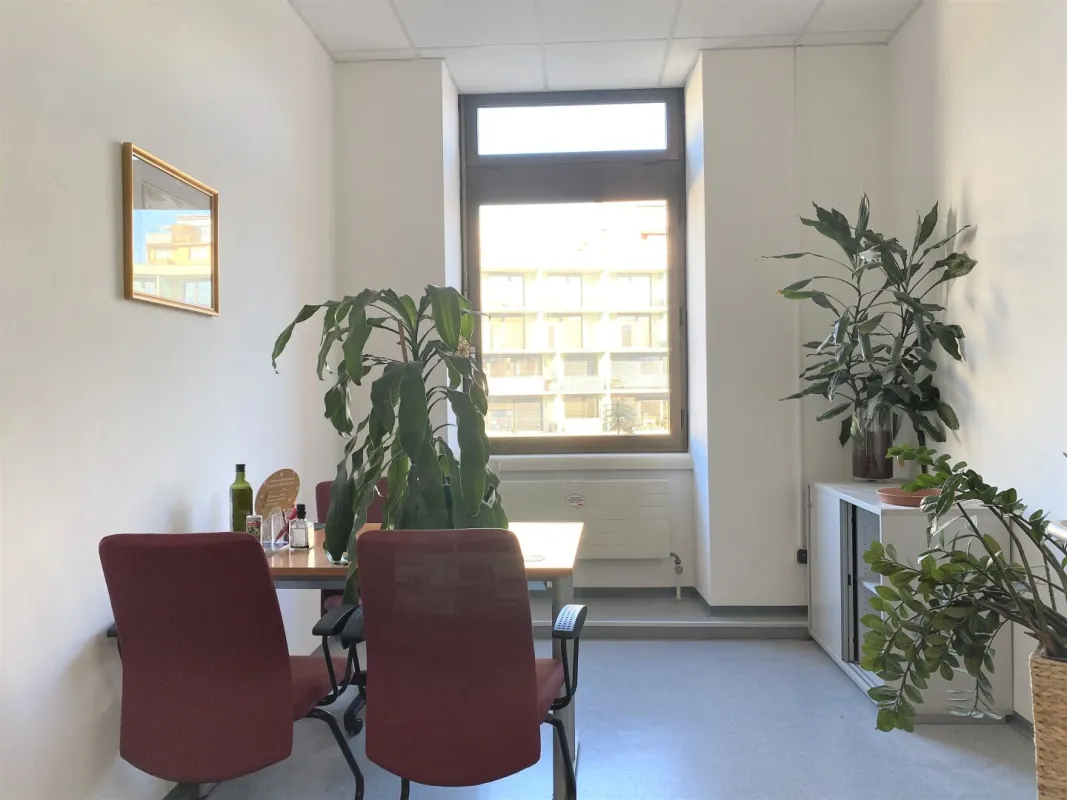 +++ Geräumiges Büro mit vielen Einheiten in zentraler Lage +++ - Bild 1