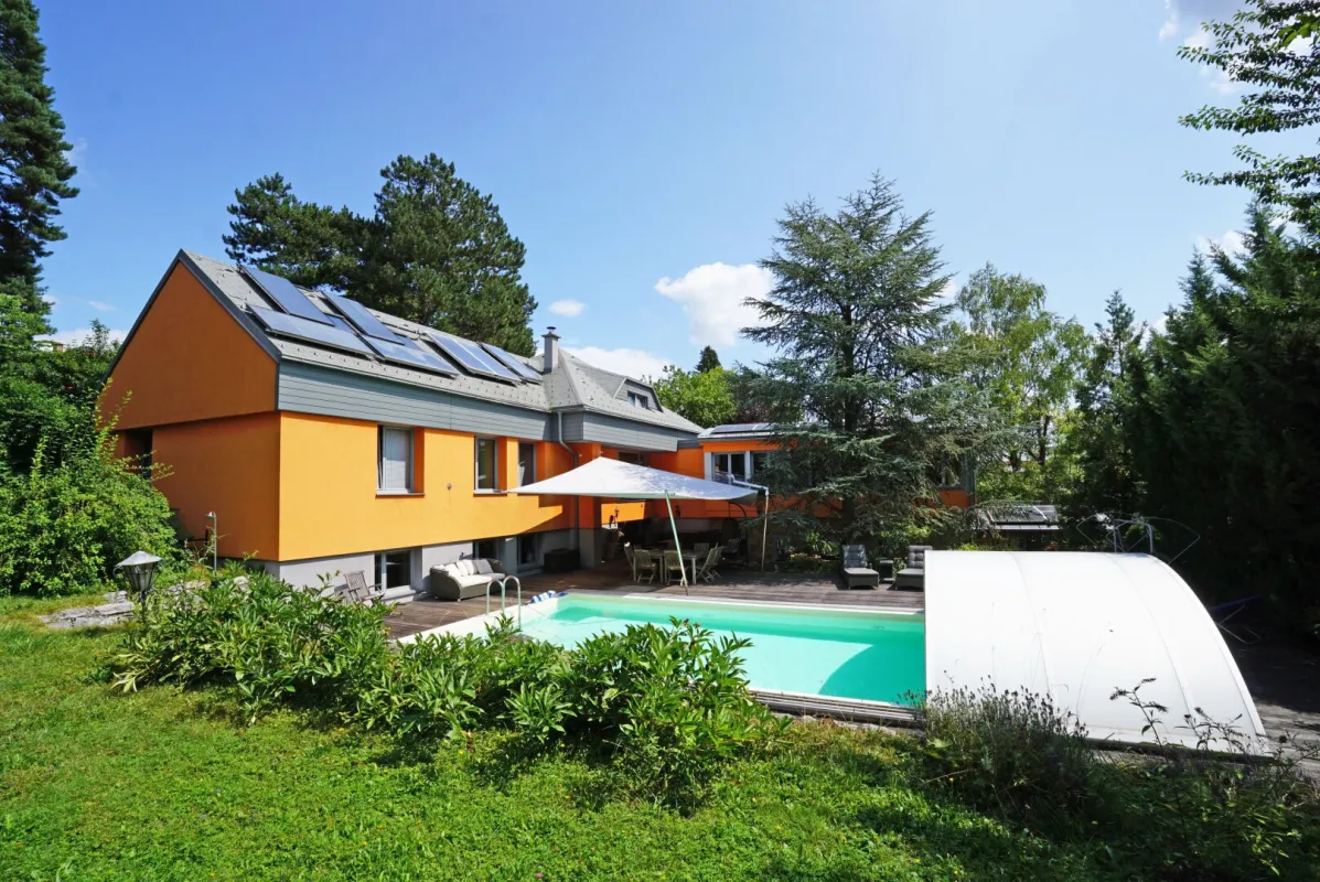 Familienparadies mit Pool und Wellnessbereich in idyllischer Zentrumslage - Bild 1