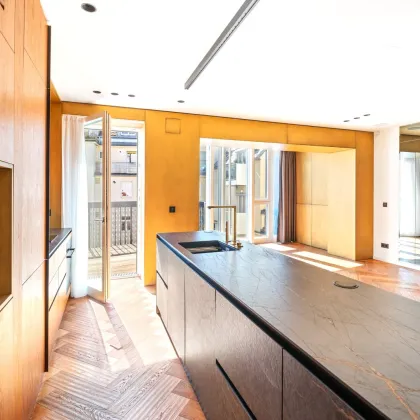 Exklusivität zum Einziehen! Design + Eleganz + Raffinesse + Edle Materialien! TOP-Wohnung in TOP-Lage mit hofseitiger Terrasse! Wünsche werden wahr.... - Bild 2
