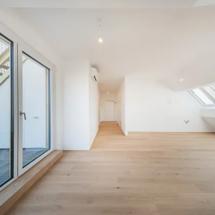 Sonnige 3-Zimmer-Dachgeschoßwohnung mit Dachterrasse und Whirlpool! - Bild 2