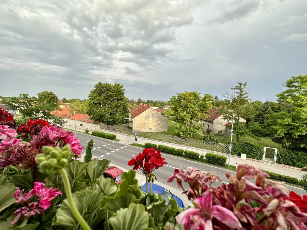 EBERGASSING: Vollausgestattete Wohnung mit hellen 3 Zimmern und Balkon - Bild 1