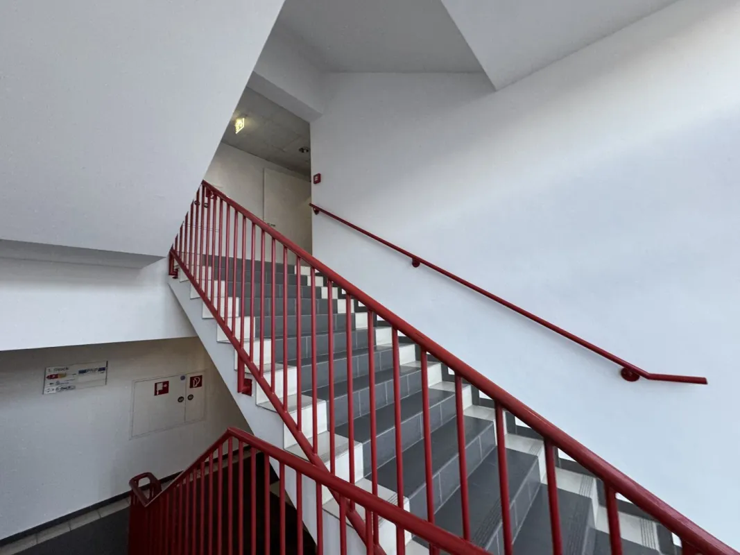 Bürofläche zu vermieten - Nähe Autobahn A2 - 2 Parkplätze inkludiert! - Bild 1