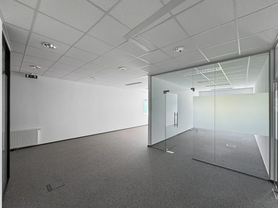 Modernes Büro mit 124 m² im 1. Stock - Bild 1