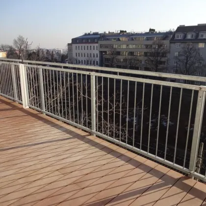 Zentrale 3-Zimmerwohnung mit Balkon! Moderne Wohnküche plus Klimaanlage mit Blick auf die Stadt. - Bild 2