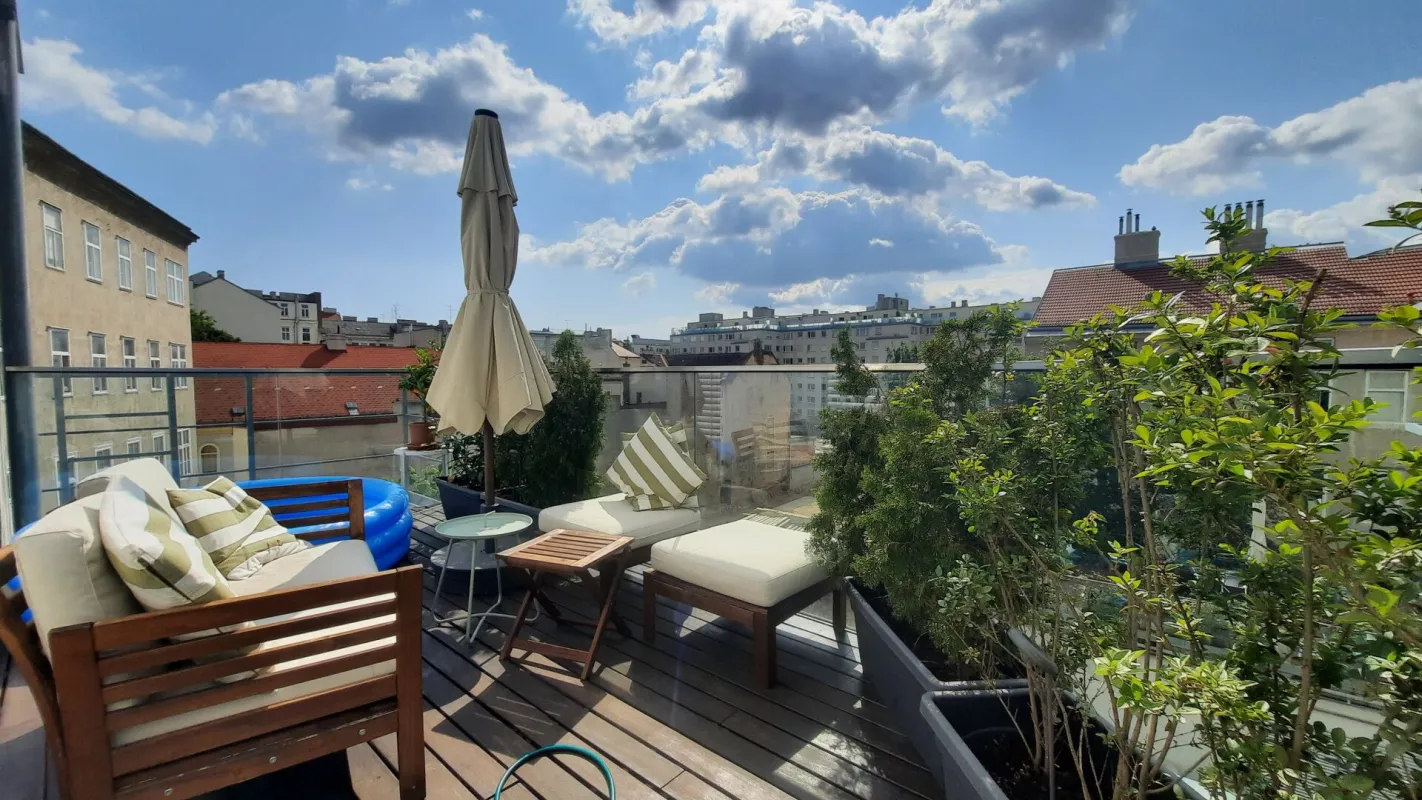 LUXUS IN BESTLAGE MIT GROSSEM BALKON INKLUSIVE TIEFGARAGENPLATZ - hohe Rendite! Vermietet bis Ende Sept 2028 - Bild 1